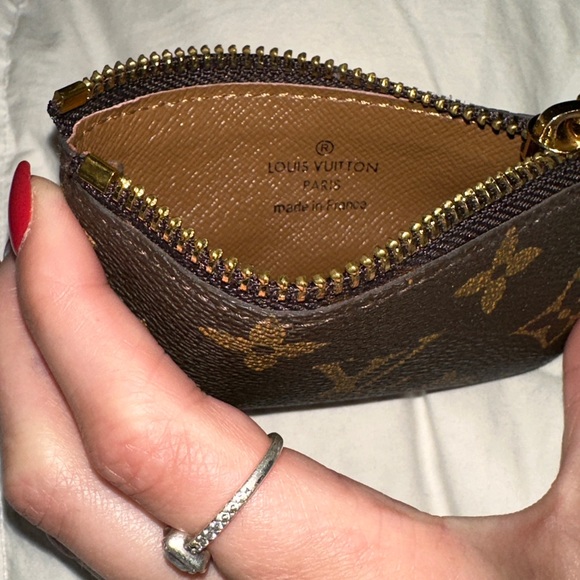 🩵SOLD🩵LOUIS VUITTON | Monogram Canvas Key Pouch code FL4220 - Picture 5 of 9